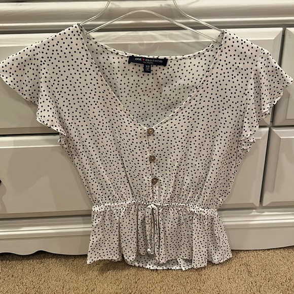 one clothing Tops One Clothing Los Angeles Juniors Top Size Xs